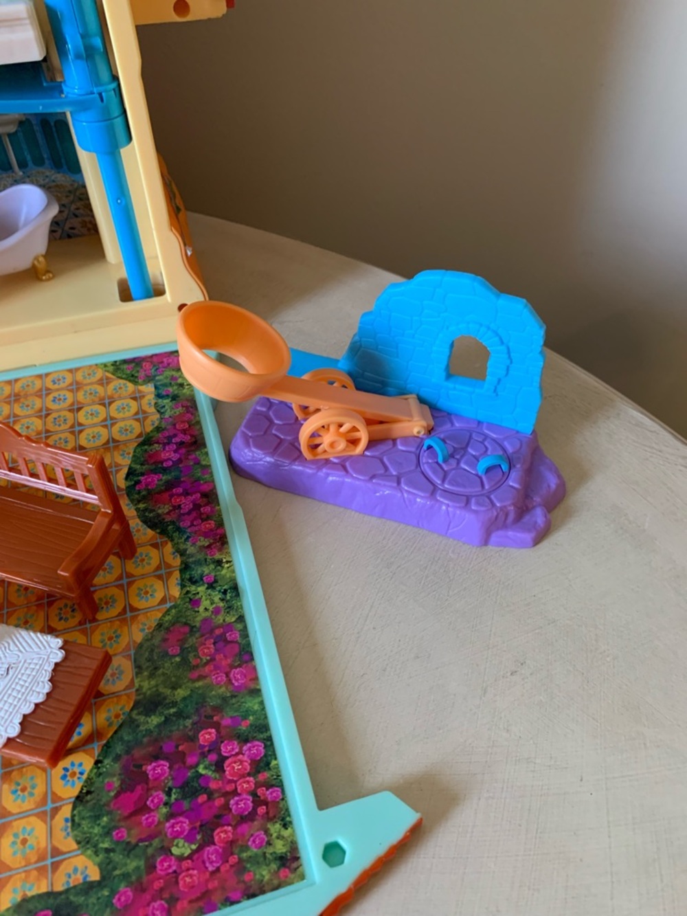 Encanto Madrigal Dollhouse Playset with Rainbow Cloud, Furniture, 13 figures + - Picture 11 of 14